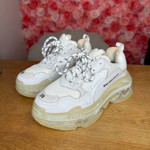 Balenciaga triple S sneaker size 39 Balenciaga triple S sneaker size 39